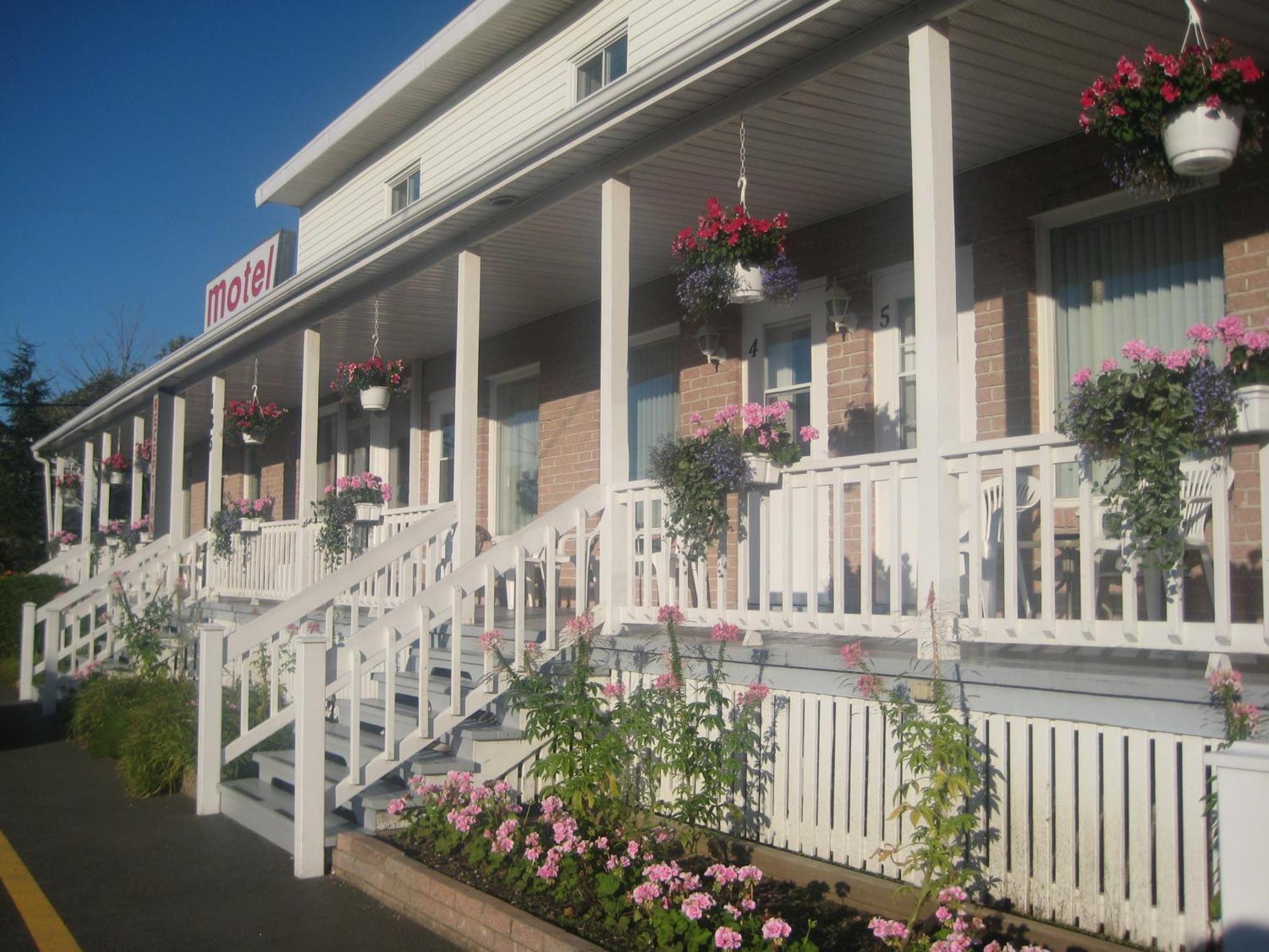 Motel Au Vieux Piloteux Rivière-du-Loup Eksteriør bilde
